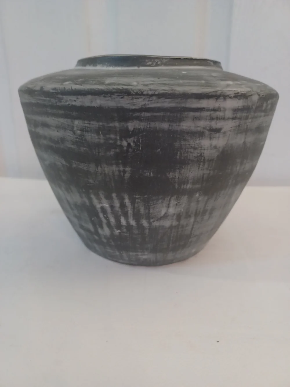 Vtg Hand-Thrown Studio Pottery Vase, Distressed Black & Gray Slip Finish Signed